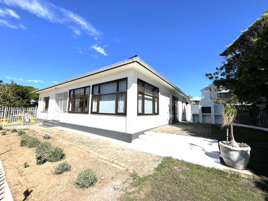 4 Bedroom Property for Sale in Jeffreys Bay Central Eastern Cape